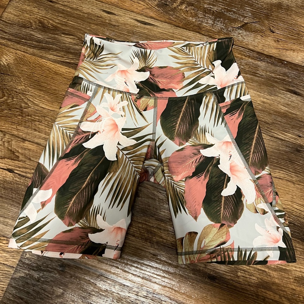 NWOT Old Navy Tropical Print biker Shorts